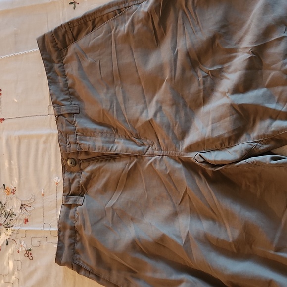 REI Men’s Size  36 Olive Shorts With Pockets - Lightweight - Picture 5 of 6